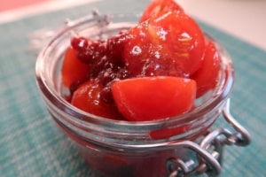 Tomaten-Preiselbeer Salat