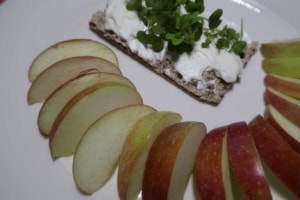 Knäckebrot mit Apfel