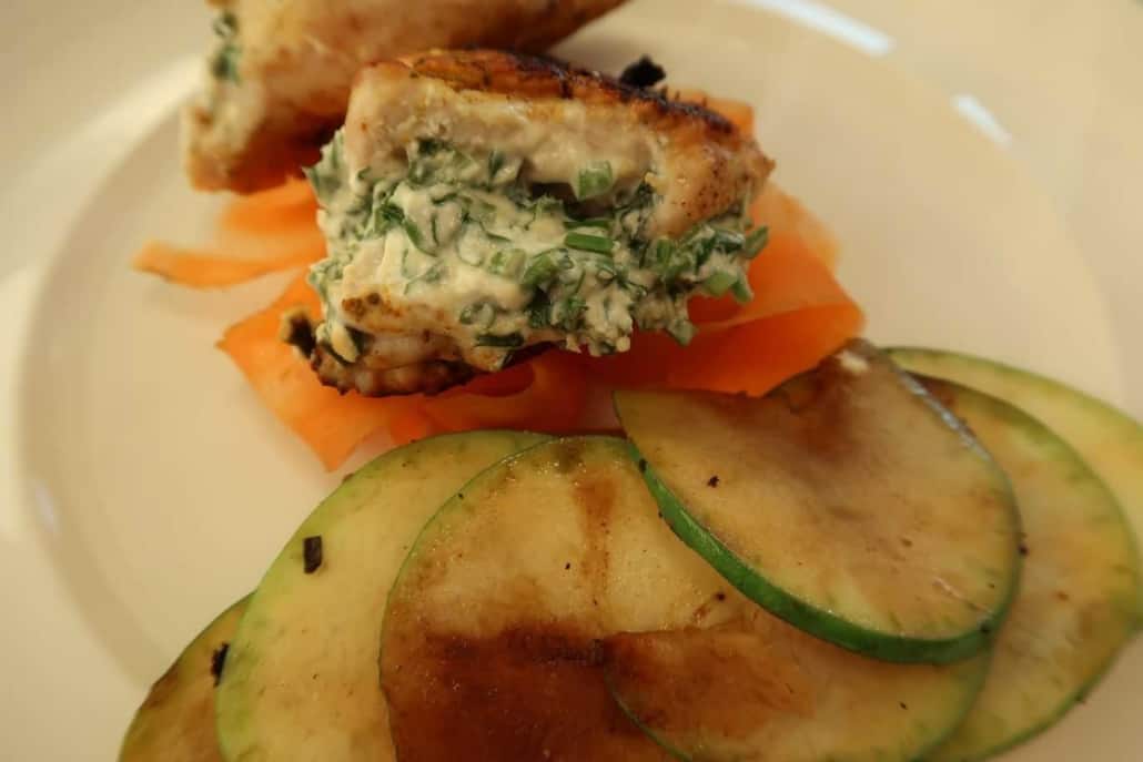 Pouletbrust gefüllt mit Frischkäse und Kräutern - weight-fighters.com