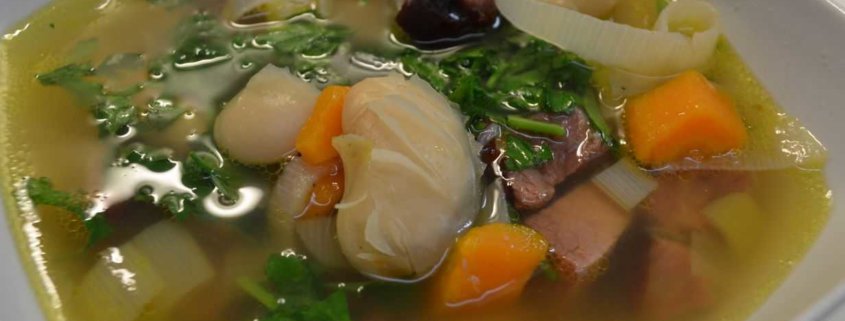Gemüsesuppe mit weissen Bohnen und geräuchertem Fleisch - weight ...