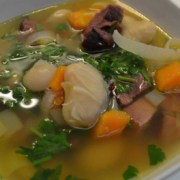 Suppe mit geräuchertem Fleisch und weissen Bohnen