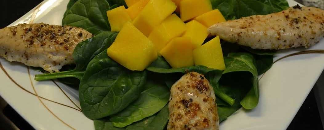 Babyspinat Salat mit Mango und Poulet