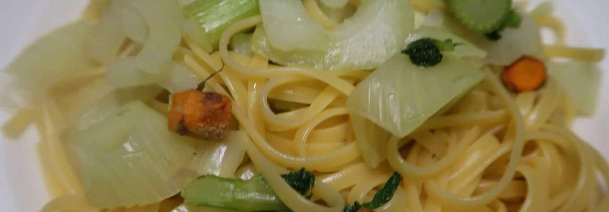 Fenchel mit Spaghetti und Kurkumawurzel