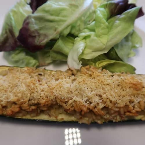 Gelbes Menue Safranrisotto mit gelben Tomaten und gelben Randen ...