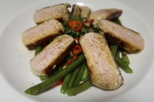 Schweinsnierstück mit Bohnen