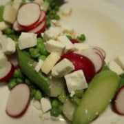 Spargel Erbsen Radieschen Salat mit Feta