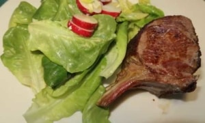 Lammrack mit Salat