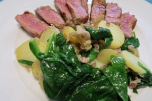 Rindsentrecôte mit Spinatkartoffeln