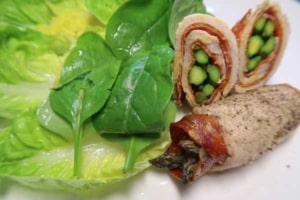 Spargelinvoltini mit Salat