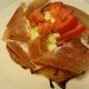Tortilla belegt mit San Daniele Schinken Gurken und Tomaten