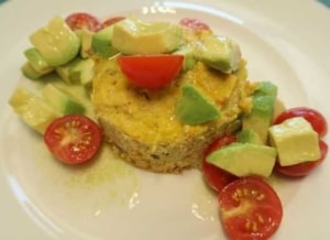 Sellerietörtchen mit Avocado Tomaten Salat