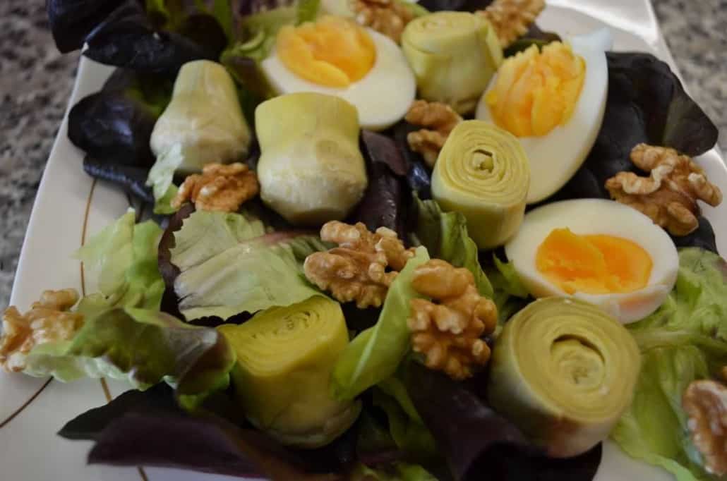 Artischocken Salat mit Ei und Baumnusskernen - weight-fighters.com