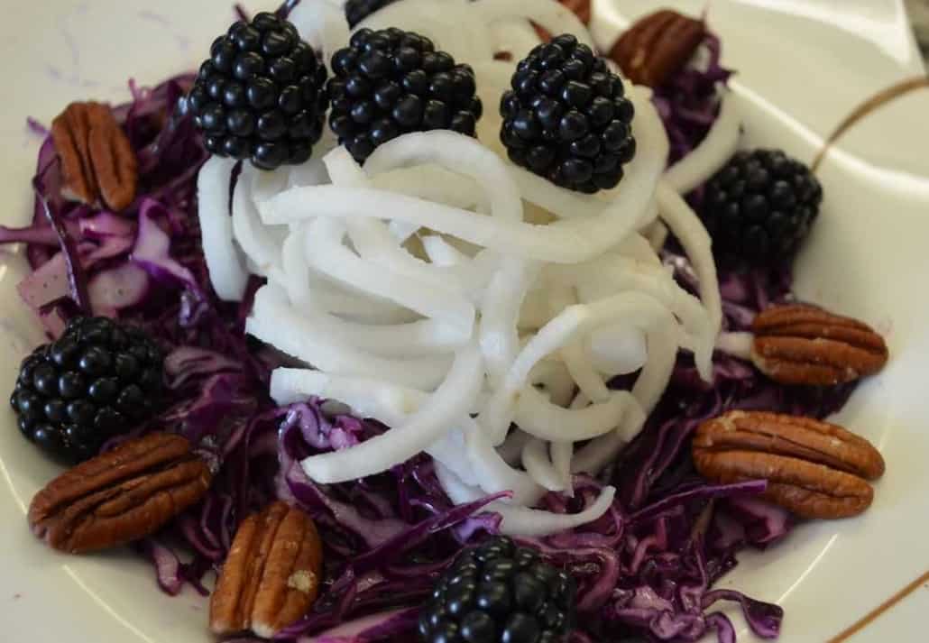 Rotkraut Salat mit Rettich, Pekannüssen und Brombeeren - weight ...