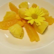 Gelbes Meune Fruchtsalat
