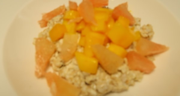 Haferbrei mit Mango und Pomelo