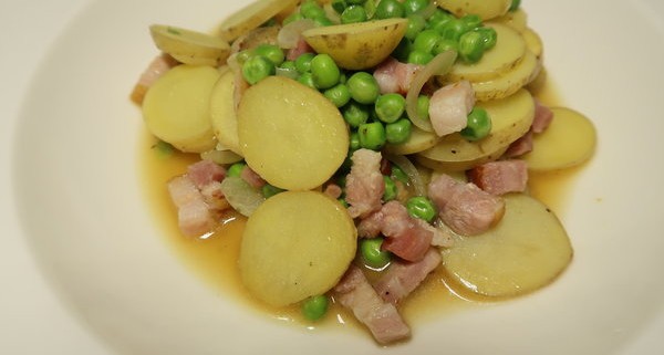 Allerlei mit Kartoffeln Erbsen und Speck