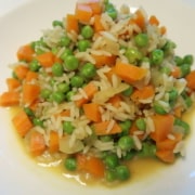 Reis mit Erbsen und Karotten