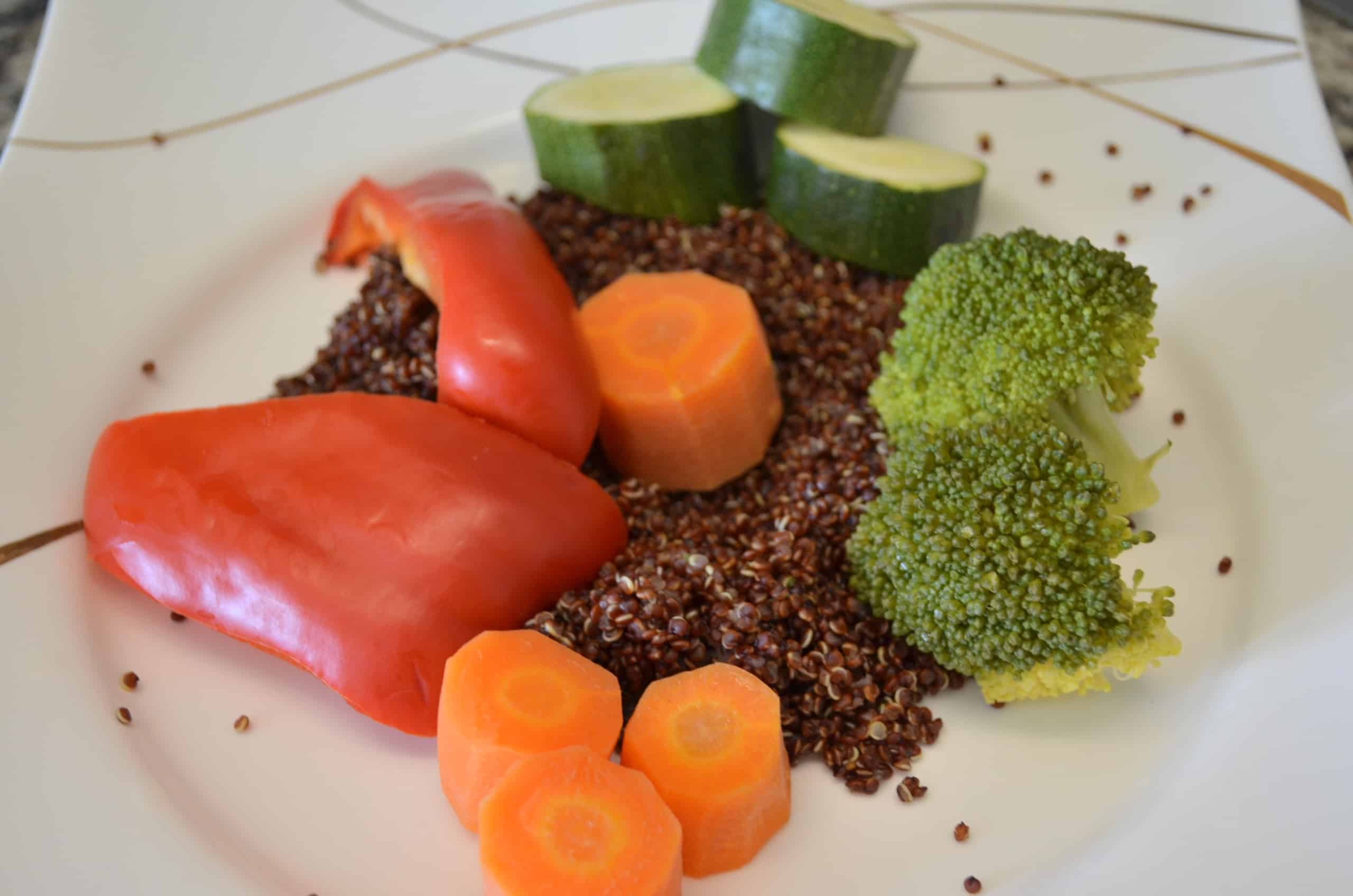 Quinoa mit gedünstetem Gemüse - weight-fighters.com