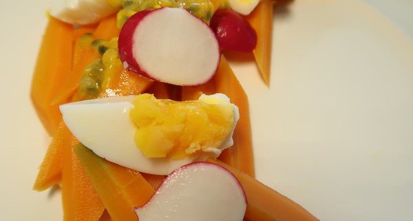 Karotten Pasionsfrucht Salat mit Ei