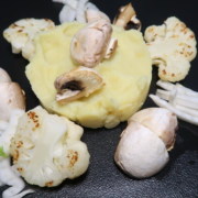 Weisses Menue Süsskartoffelstampf mit Champignons Blumenkohl und Fenchel