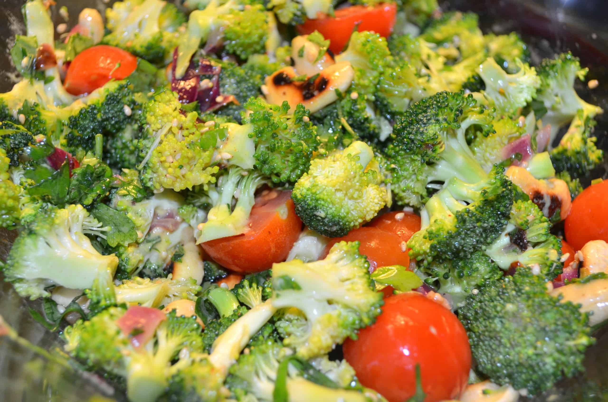 Roher Broccolisalat mit Cashew Kerne - weight-fighters.com