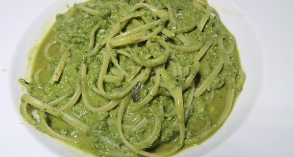 Kopfsalat-Pesto mit Spaghetti
